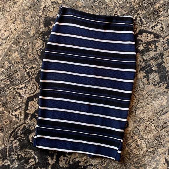Zara Pencil Skirt - Picture 1 of 3